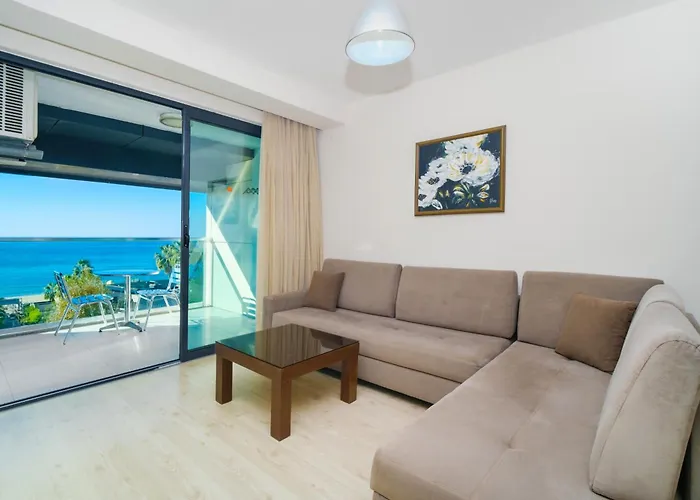 Aparthotel Delfino 4*