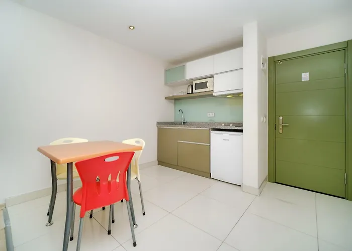 Delfino アパートホテル