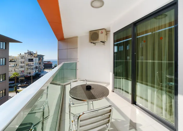 Delfino アパートホテル