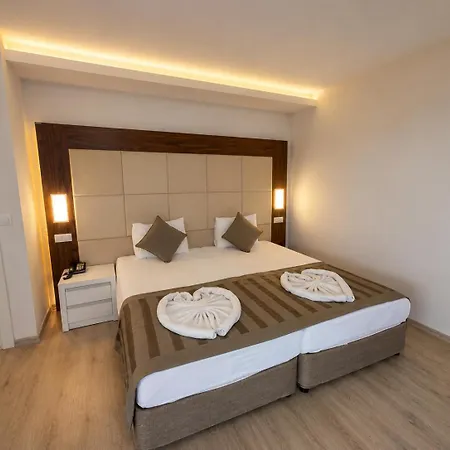 Apart-hotel Delfino 4*